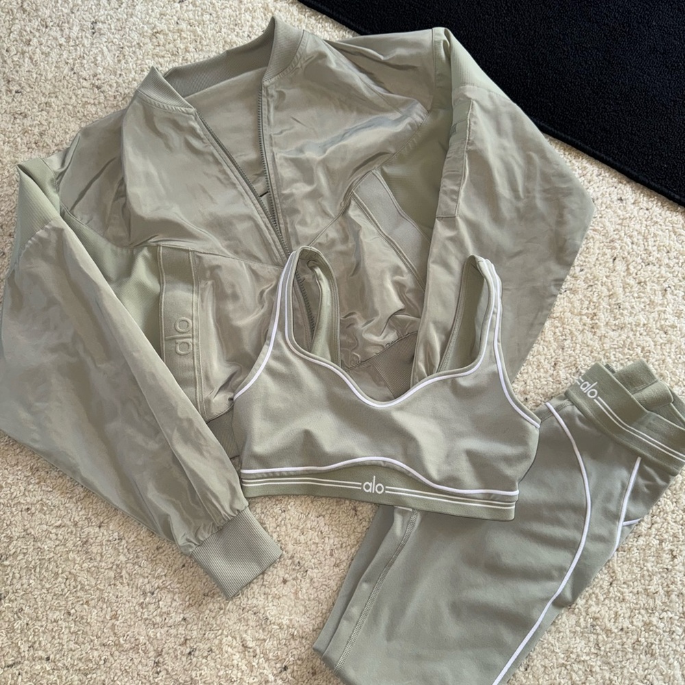 Alo Light Green Activewear Set